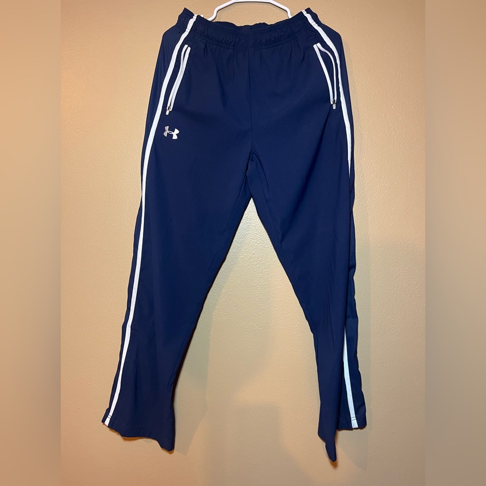 Navy under Armour sweatpants with white stripes
